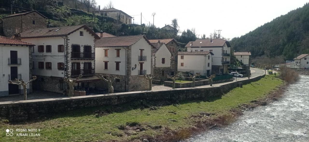 Albergue Armaia Artepea Urzainqui Bagian luar foto